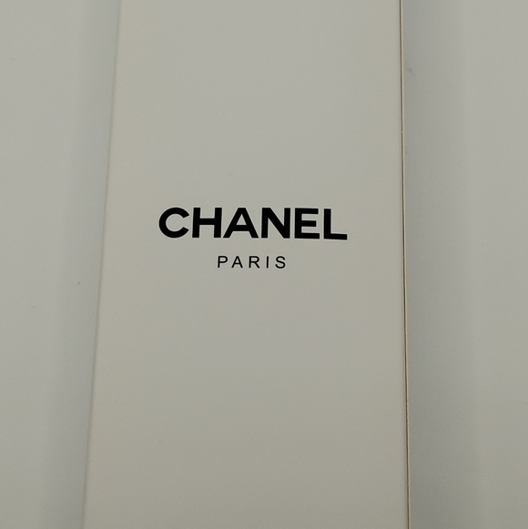 CHANEL Gold and Cream Keychain Holder Brand New In Original Packaging - Picture 5 of 5